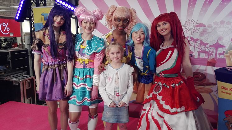Die kleine Alicia-Sue konnte ihr Glück kaum fassen: Beim großen Nürnberger PLAYMOBIL EverDreamerz-Event bei GALERIA Karstadt Kaufhof gewann die 8-jährige den Hauptpreis