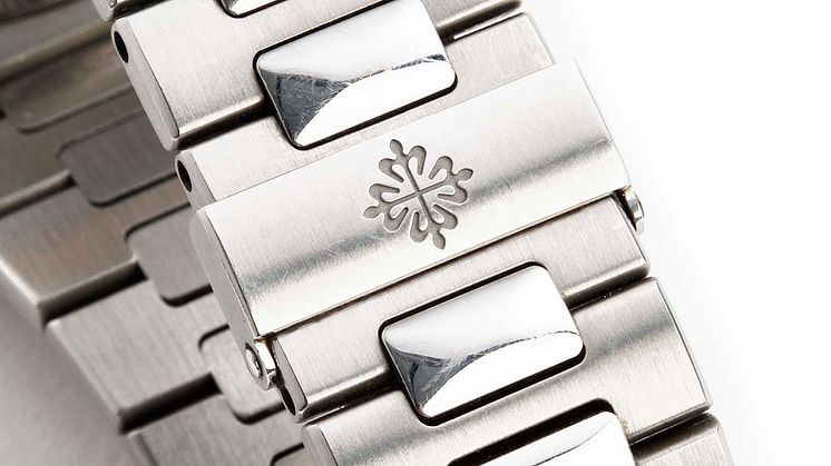 Patek Philippe: A gentleman's wristwatch of steel. Model Nautilus, ref. 5711/1A-001. Mechanical movement with automatic winding, cal. 324 S C. 2009. Estimate: €40,000-53,500 (DKK 300,000-400,000)