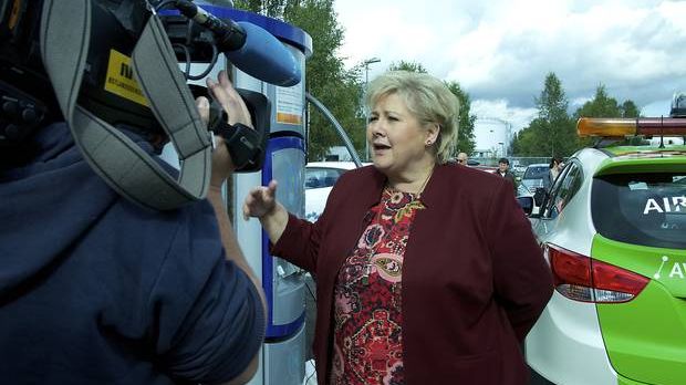 Erna åpner hydrogenstasjon på Gardermoen.