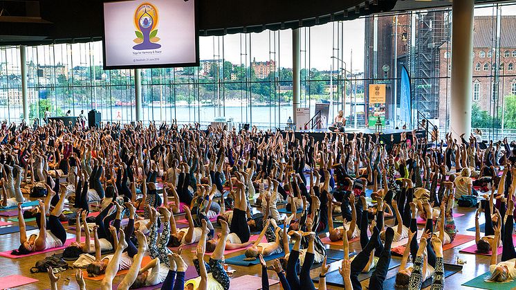  Internationella Yogadagen firas med härliga yogaklasser över hela landet.