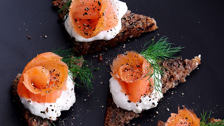 Laks med peberrodscreme på rugbrød (udviklet af Hjerteforeningen)
