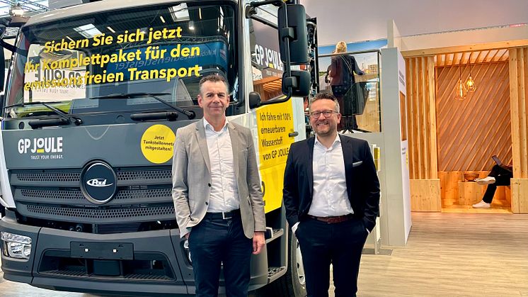 Paul Group und  GP JOULE HYDROGEN (rechts) besiegeln Kooperation über die Lieferung von PH2P® Trucks