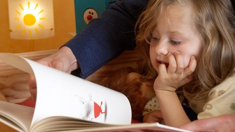 Sagolika stunder för dig och ditt barn på Husiebiblioteket