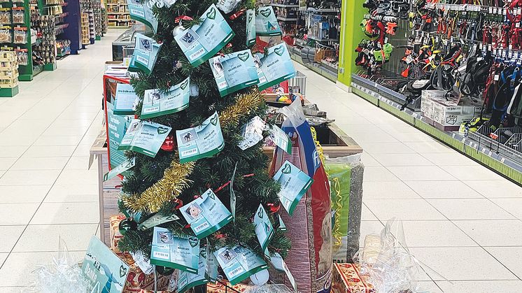 Baum mit Geschenken_300dpi_cmyk_akt.jpg