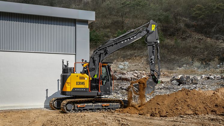 Volvo ECR145 bandgrävare - arbete