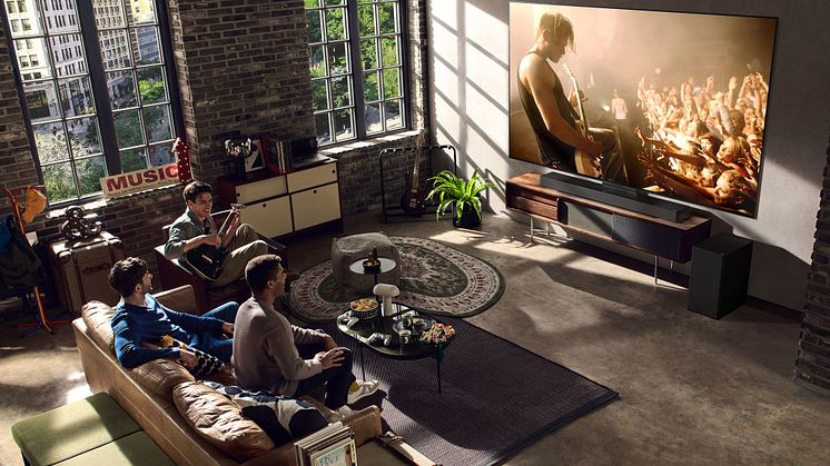 2023 LG OLED evo C3&LG Sound Bar SC9_Lifestlye_PR