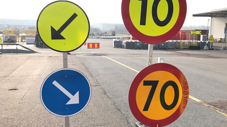 Limegul markering vid markering av vägarbete 