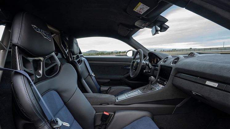 6 - 718 Cayman GT4 RS.jpg
