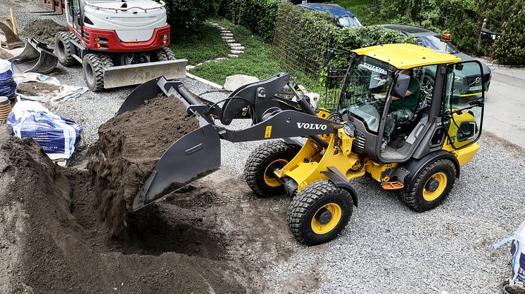 Volvo L25 Electric - i arbete hos Solna Trädgårdsanläggning AB
