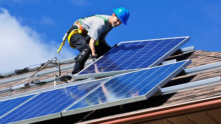 Lær hvordan et solcellesystem skal planlegges, prosjekteres og installeres. Kurs med drevne instruktører fra Zolw. Foto: Gettyimages