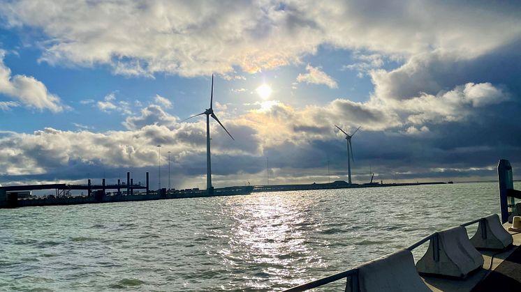 Två st 120 m höga vindkraftverk i Trelleborgs Hamn