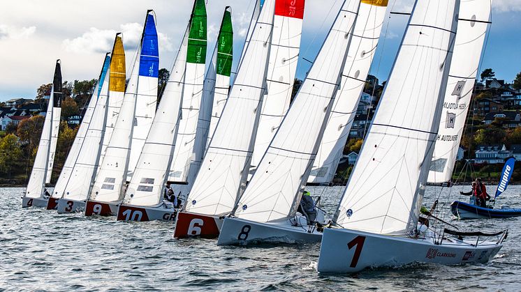 Det blir tett kamp om kongepokalen når alle landets beste seilere møtes til regatta 13. og 14. oktober på Lysaker Brygge. FOTO: Morten Jensen