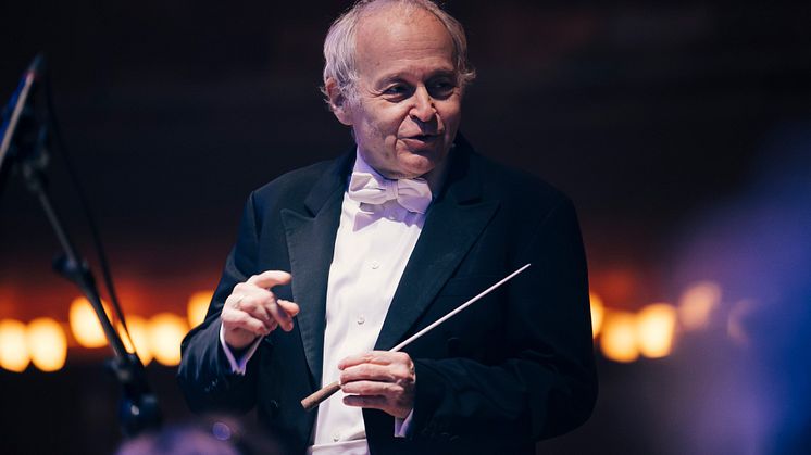 Adam Fischer og Danmarks Underholdningsorkester præsenterer storslåede orkesterværker af Bártok og Mozart