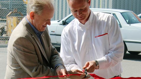 Invigning Hiltibutiken i Lund 28 april - bandet klipps