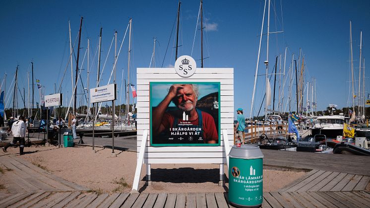 Affisch och pantkärl på Sandhamn