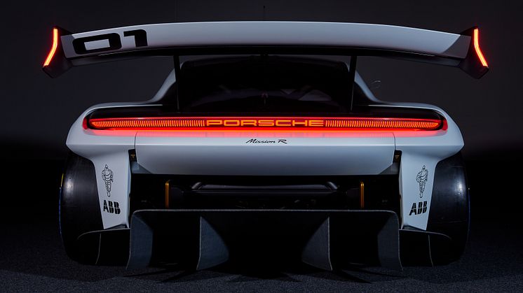 03 Porsche Mission R.jpg