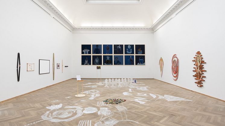 Ayesha Elisabeth Ghaoul, Gazelle Horns, 2023. Emil Krog, Lysende forgreninger, Korn I muld, Frugtens hvælning, 2023. . C Clement, Fifteen stitches in each nipple, a thousand stitches in drawn bodies, 2023. Rebekka Hilmer Heltoft, Relief (grey)