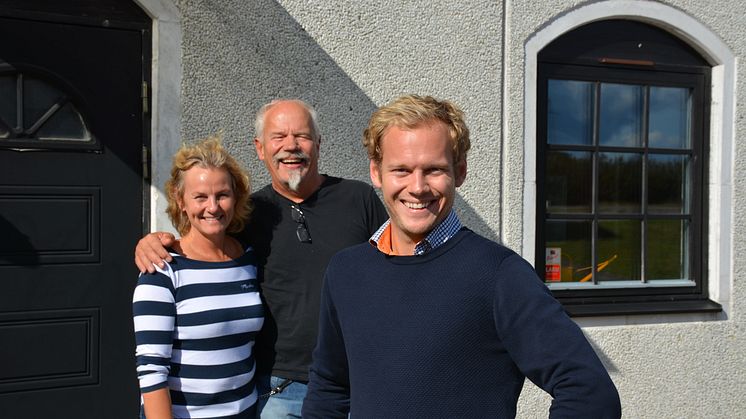 Fam. Olsson utanför packeriet