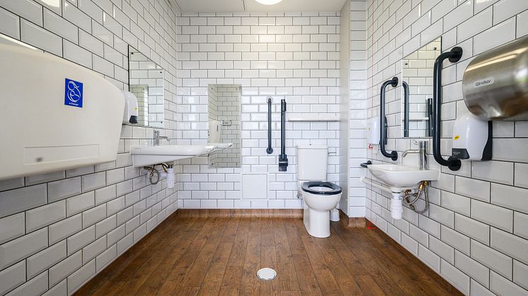 Finsbury Park station's new accessible toilet 02.jpg