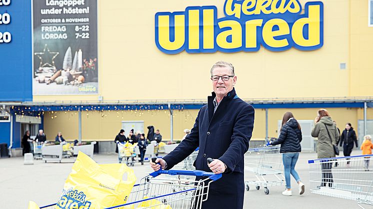 Boris Lennerhov utanför Gekås Ullared.