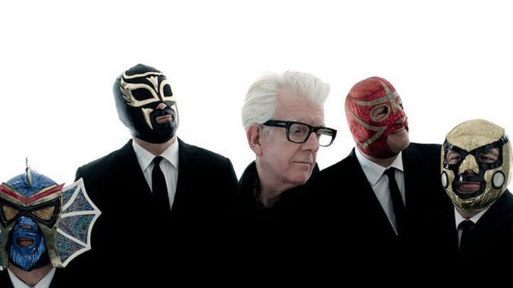 Tirsdag den 27. september svinger den engelske rock-rektor, Nick Lowe, sin groovy taktstok i Lille VEGA sammen Los Straitjackets.