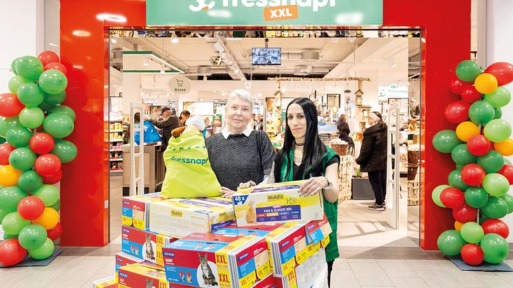 FN Auhof_Spendenübergabe Silvias Pfotenmobil_cmyk_300dpi.jpg