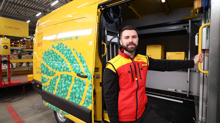 DHL Express kurir och hjärtstartare.png