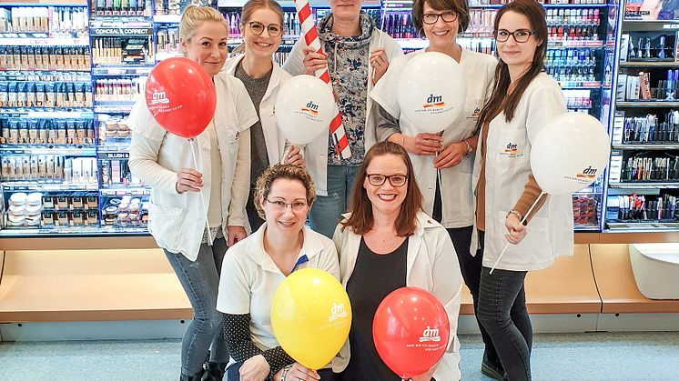 Das Team vom dm-Markt Kiel-Friedrichsort freut sich auf die Neueröffnung am 28. Februar