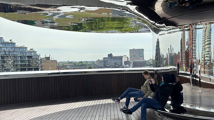 Kebony-Holztreppe im FENIX Museum: Nachhaltige Architektur, doppelte Helix, Design von MAD Architects in Rotterdam.