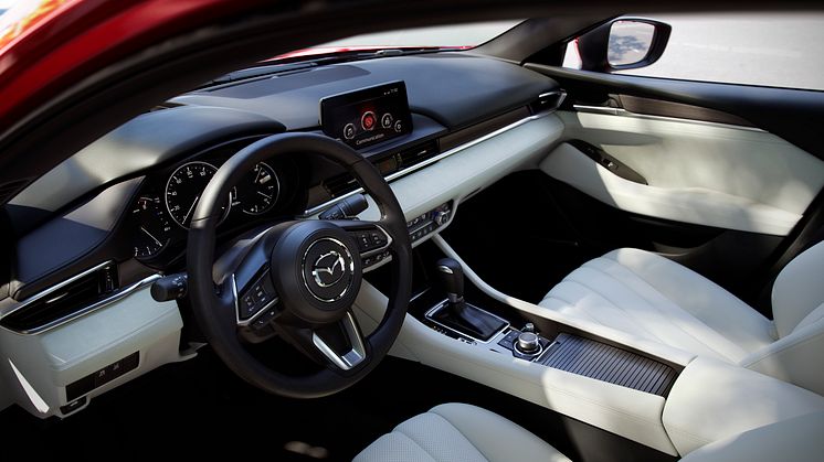 2018_Mazda6_Sedan_ Interiör