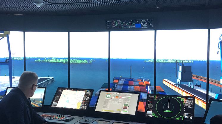 Simulering med avgående containerfartyg
