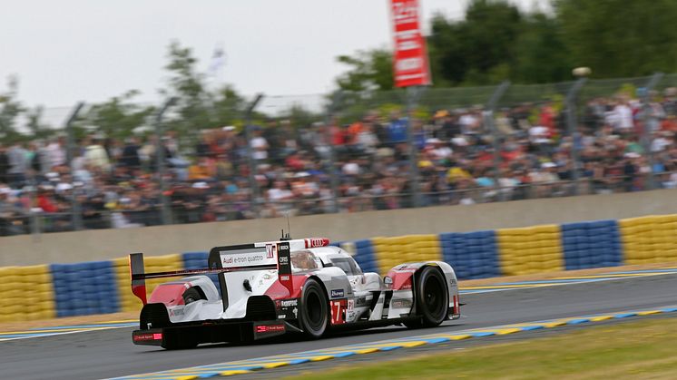 Audi R18 e-tron quattro #7 på en af søndagens omgange