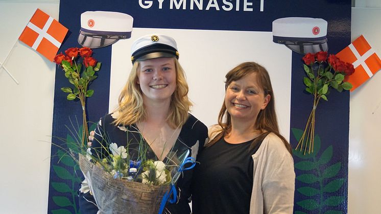 Maria Juul Jørgensen og rektor på H.C. Ørsted Gymnasiet i Lyngby, Christine Lehn-Schiøler.