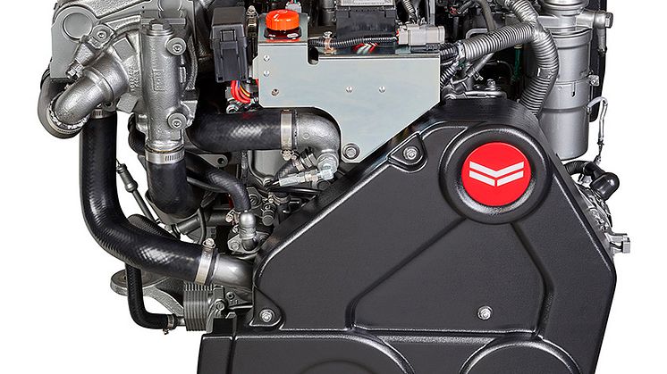 High res image - YANMAR - new 4LV marine diesel engine