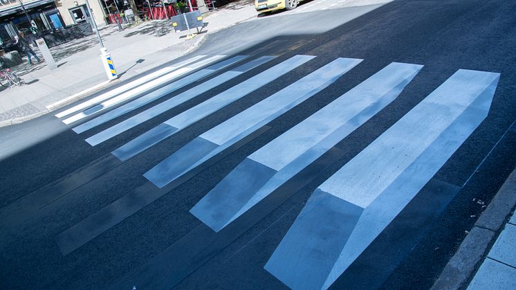 3D-övergånggställe på Drottninggatan vid Näbbtorget.