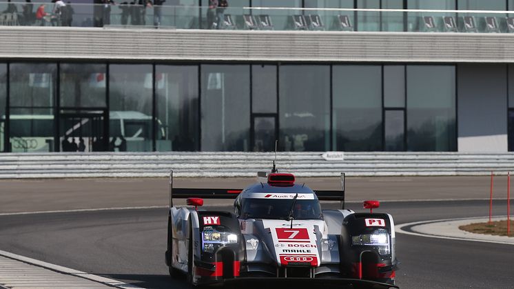 Audi R18 e-tron quattro (2015)