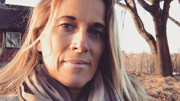 – Jag har aldrig gillat att bära runt på en väska, säger Malin, och byxfickorna är oftast för få eller för trånga.