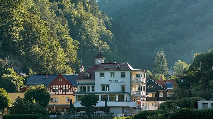 Bad Schandau_Schmilka_Elbe_mit_Blick_auf_das_Ufer_