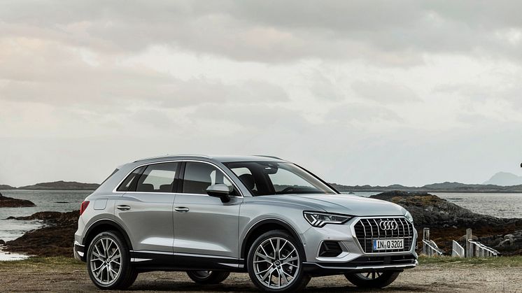 Audi Q3 (florettsølv) statisk forfra