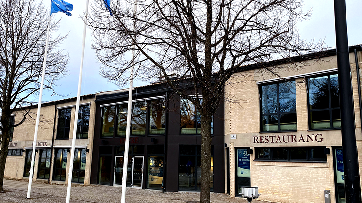 Restriktionerna är borta men inte viruset – välkommen att vaccinera dig på Ängelholms Stadsbibliotek under nationella vaccinationsveckan