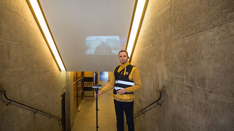 Mario Jung bietet seinen Gästen Stadtführungen mit multimedialen Inhalten - Foto: Karolin Kelm