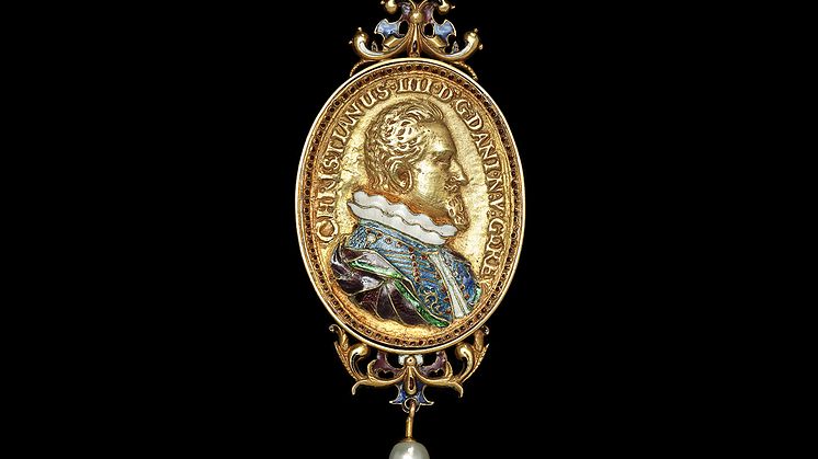På en kommende Traditionel Auktion kan du bl.a. byde med på en sjælden kontrafejmedalje fra Christian IV.