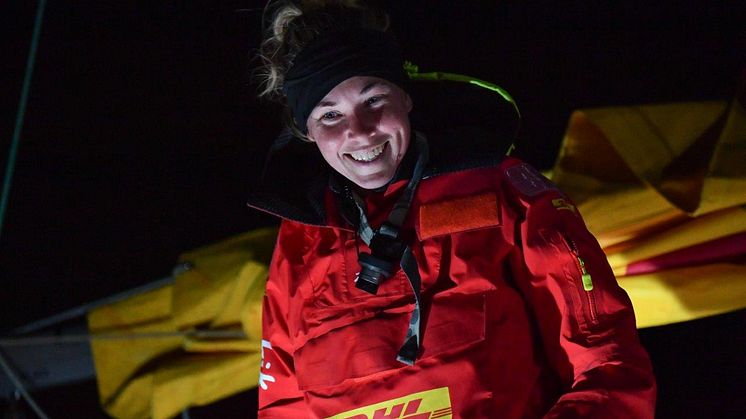 DHL-sponsrade Susie Goodall, den yngsta och enda kvinnliga deltagaren i seglingstävlingen Golden Globe, har anlänt till Storm Bay, Australien