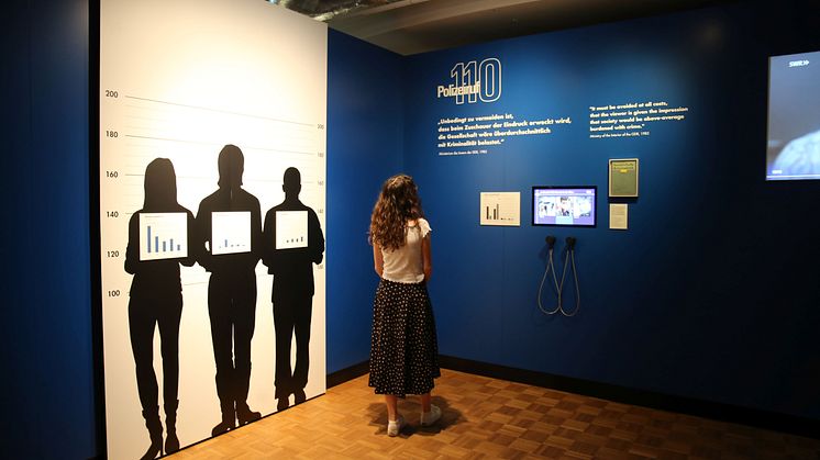 Zeitgeschichtliches Forum Leipzig: Ausstellung "Tatort. Mord zur besten Sendezeit" 
