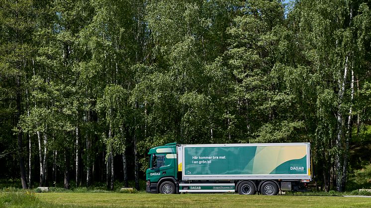 Dagab Scania laddhybrid skog.jpeg