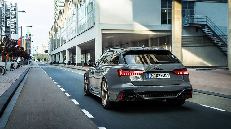 Audi RS 6 Avant performance (Nimbusgrå perleeffekt)