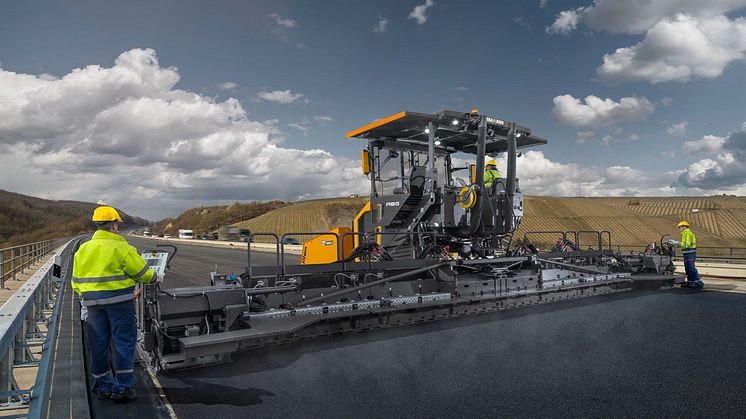 ABG 8820 Titan asfaltläggare från Ammann Group