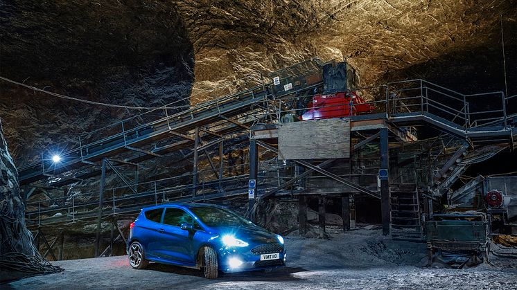 Se den nye Ford Fiesta ST køre race under jorden