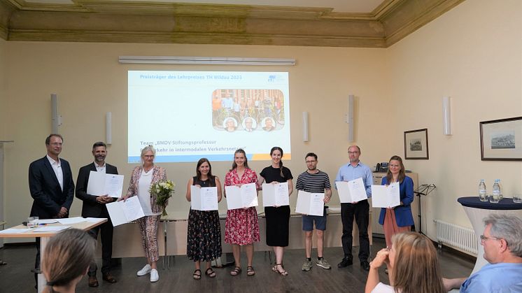 Den erstmals in 2023 verliehenen Lehrpreis der TH Wildau erhielten Prof. Rainer Stollhoff und das Team Radverkehr für den Aufbau des gleichnamigen Master-Studiengangs. 