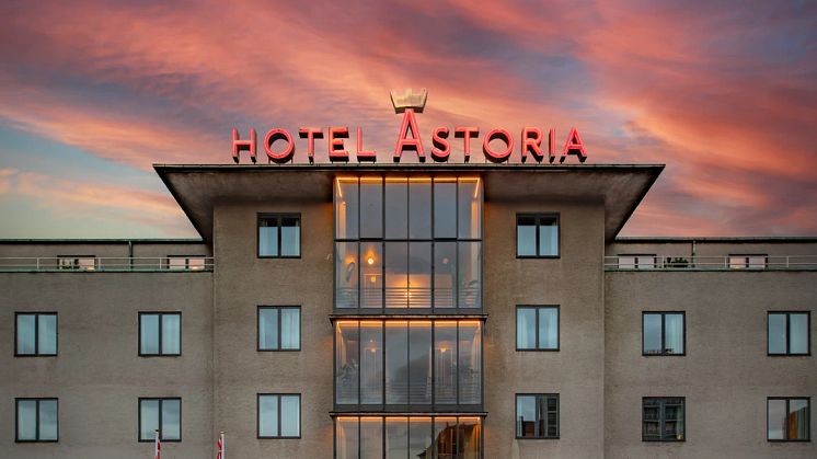 Med sin centrale beliggenhed tæt på indkøb, restauranter, seværdigheder og transportmuligheder er Hotel Astoria et godt udgangspunkt for alle, der ønsker enestående overnatning på den bedste adresse.